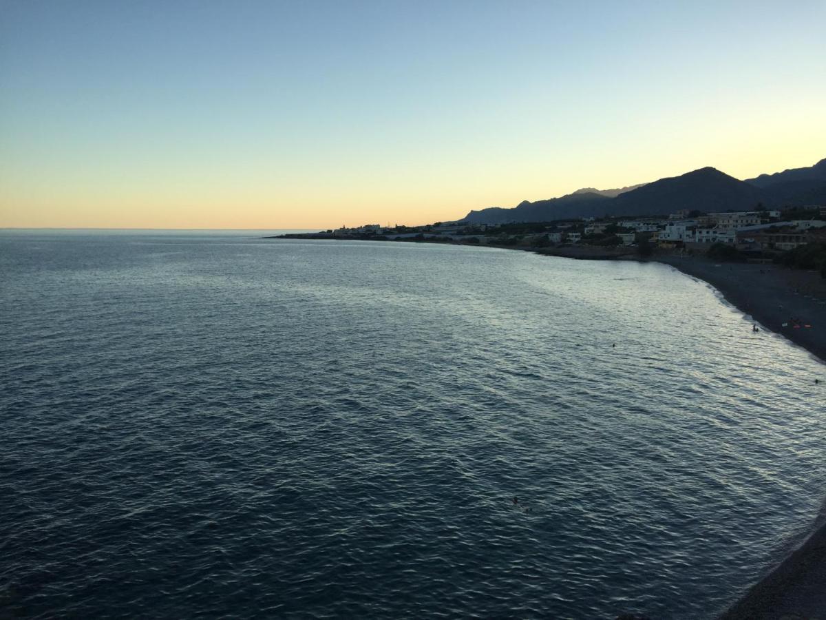Blue Sea Villa & Apartments Makrýgialos Екстериор снимка