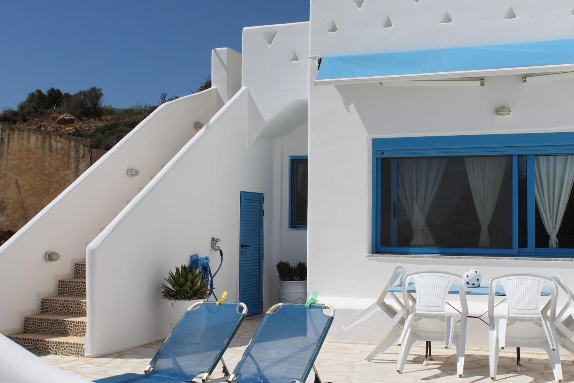 Blue Sea Villa & Apartments Makrýgialos Екстериор снимка